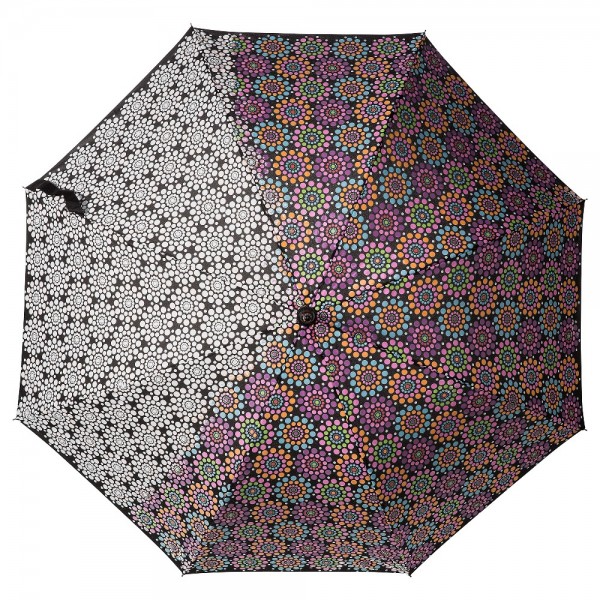 Umbrella Changes Colour Maja